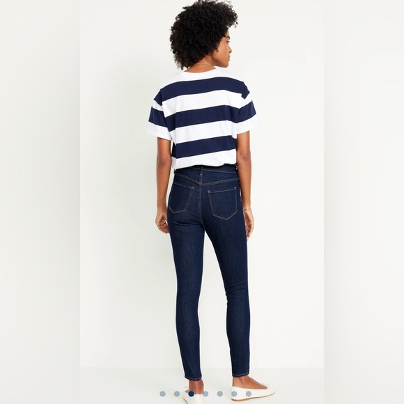 Old Navy super skinny mid rise. Jeans waist 16 inches rise 9 inches 29 inches. - Picture 9 of 9